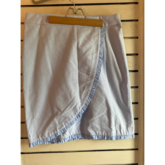 J. Crew Women’s Oxford faux wrap skirt size 10. Blue 100% cotton ruffled hem - Picture 2 of 10
